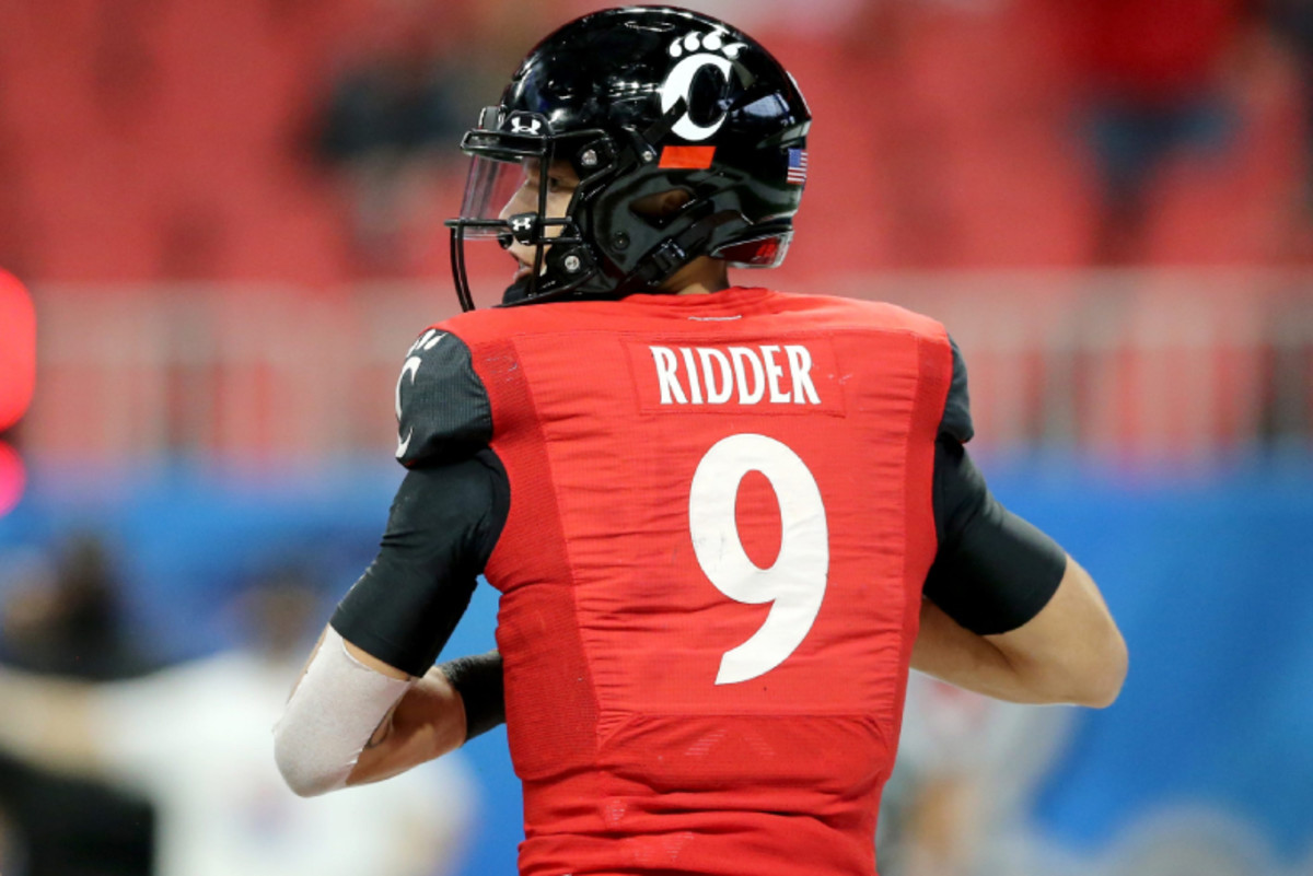 NFL Starting Quarterback Announces Jersey Number Change 