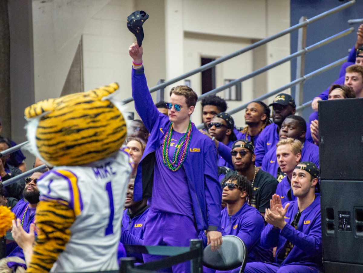 Angel Reese, Joe Burrow Photo From LSU Spring Game Is Going Viral