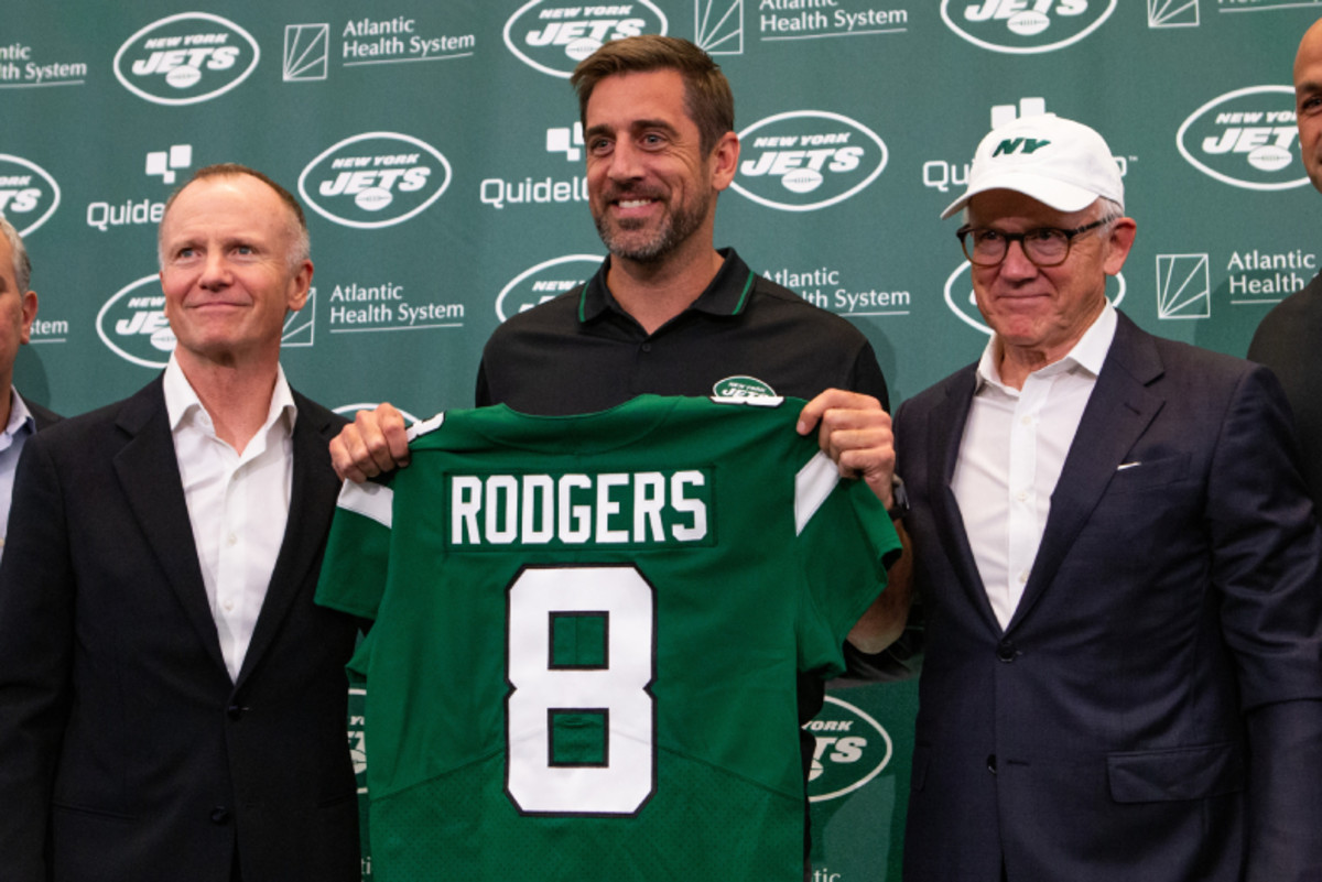 Former NFL GM Rips Aaron Rodgers Over Contract - The Spun: What's Trending  In The Sports World Today