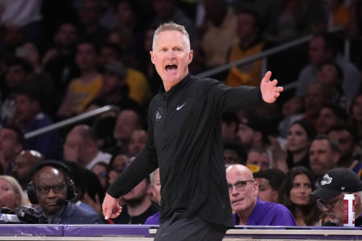 Look: Steve Kerr Was Perplexed By Klay Thompson's Late-Game Shot