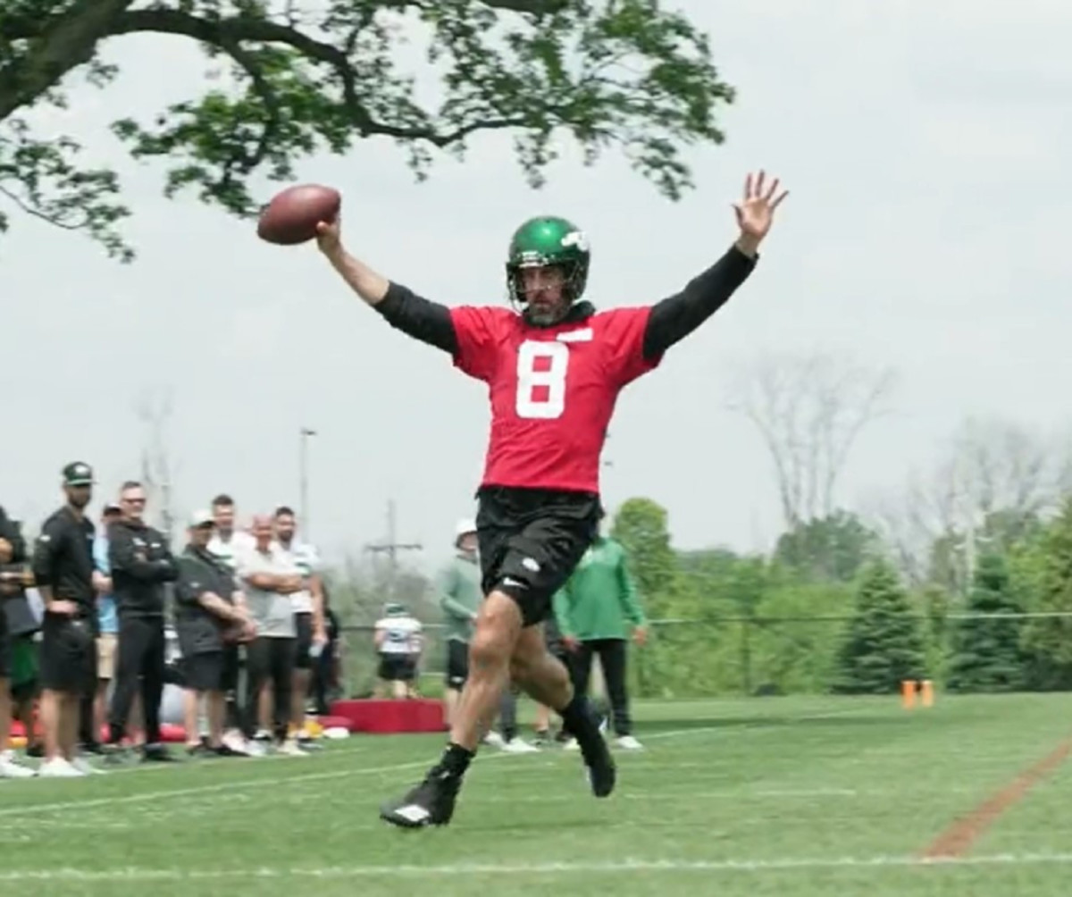 Aaron Rodgers participates in NY Jets OTAs (Video)