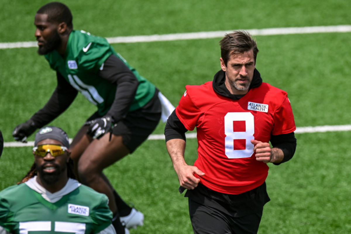 New York Jets fans go wild as team reveals new 'legacy white uniform' that Aaron  Rodgers will wear for his debut in Week 1 of the new NFL season