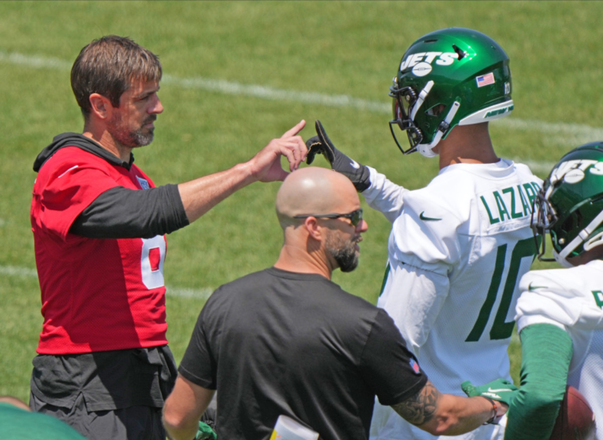 Jets fans head to training camp to get first look at Rodgers