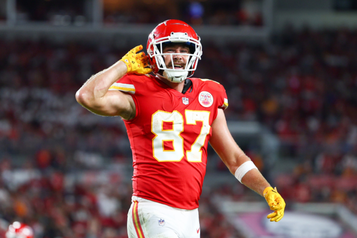 MRI Results Revealed For Travis Kelce's Knee Injury - Athlon Sports