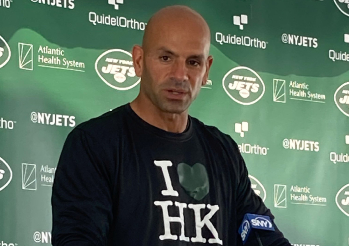 NY Jets coach Robert Saleh wears Hackensack HS shirt before practice