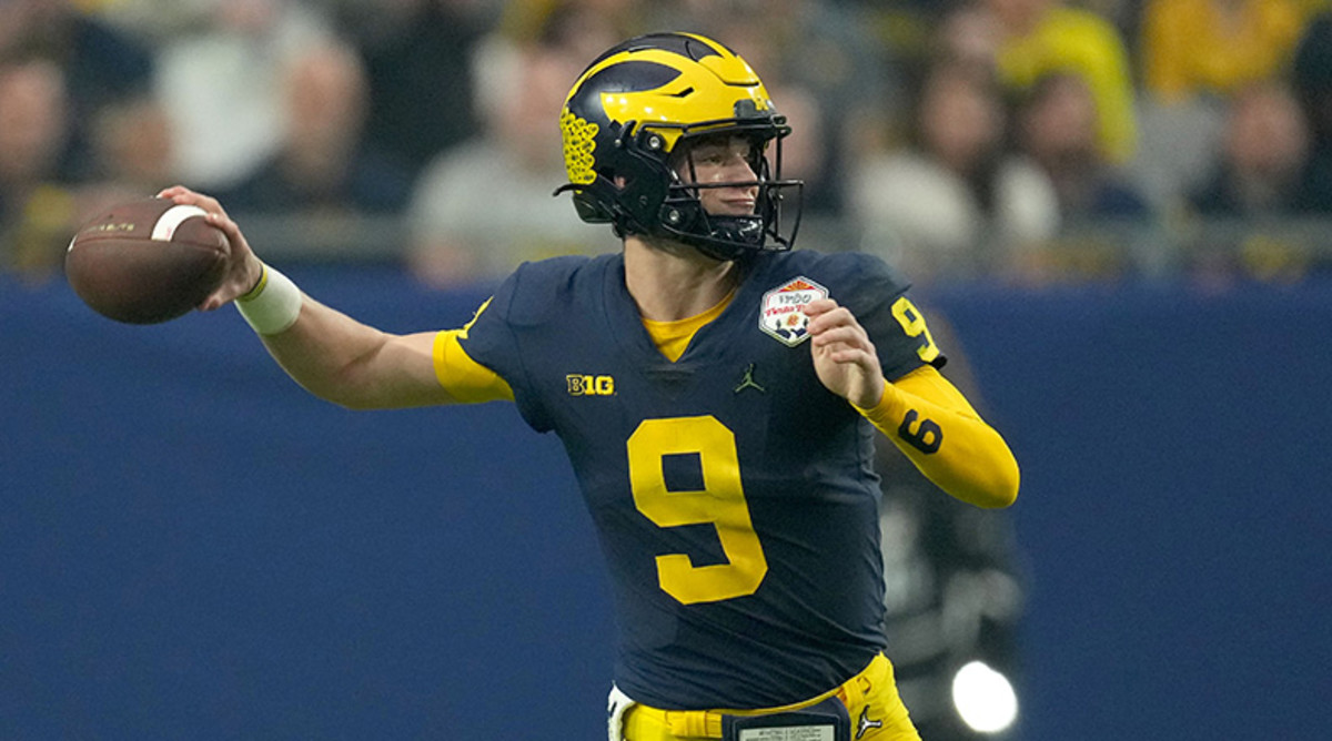 Ranking the Big Ten's football uniforms: Michigan or Ohio State at