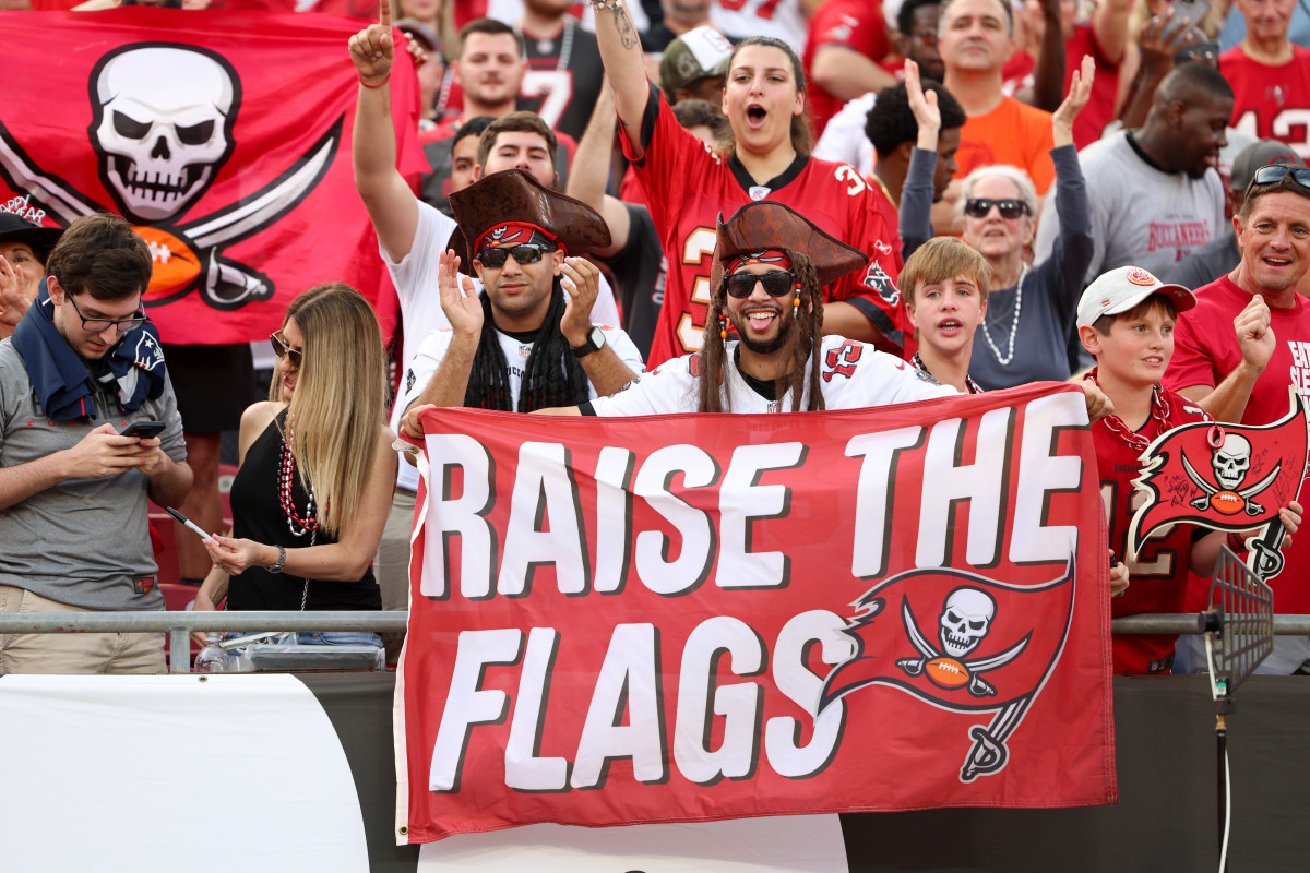 Tampa Bay Buccaneers Fans Lead NFL In Merchandise Spending - Athlon Sports