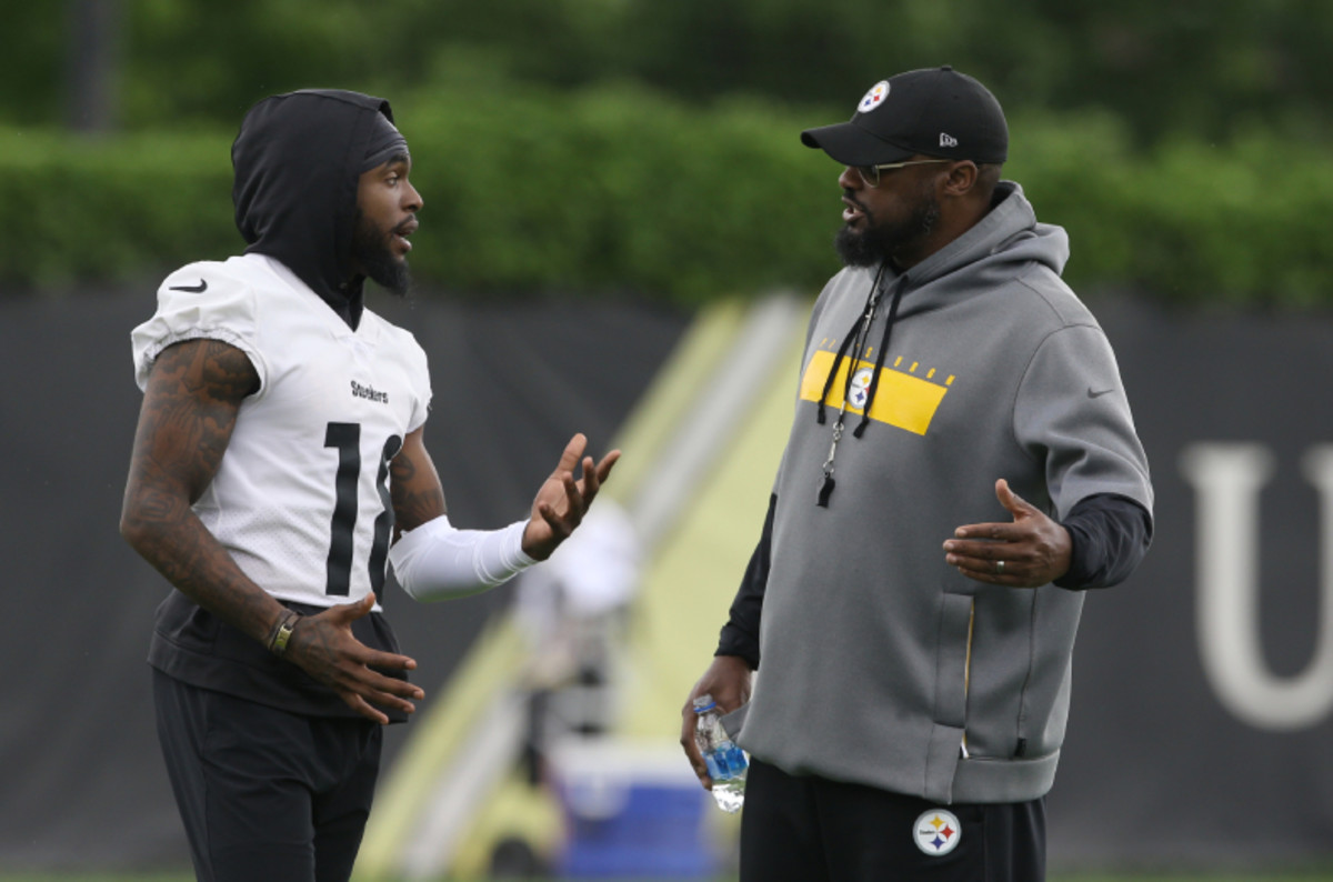 Diontae Johnson speaks with Mike Tomlin.