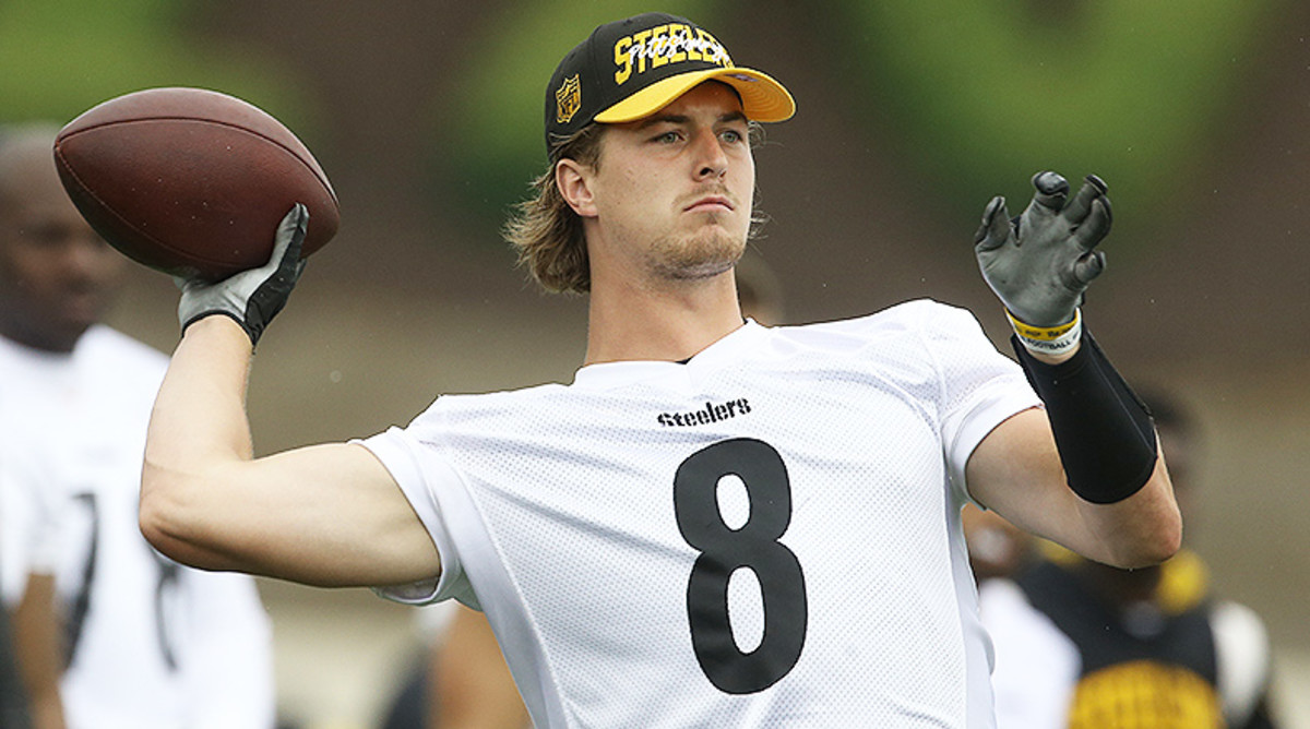 Pittsburgh Steelers quarterback Kenny Pickett has been installed as the early favorite to win NFL Offensive Rookie of the Year honors this season.