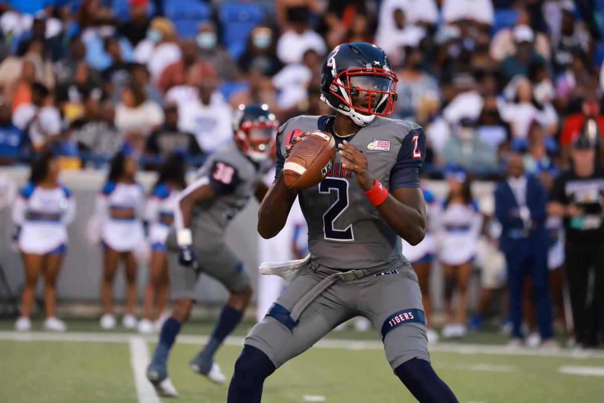 Deion Sanders wants Jackson State football QB Shedeur Sanders to slide