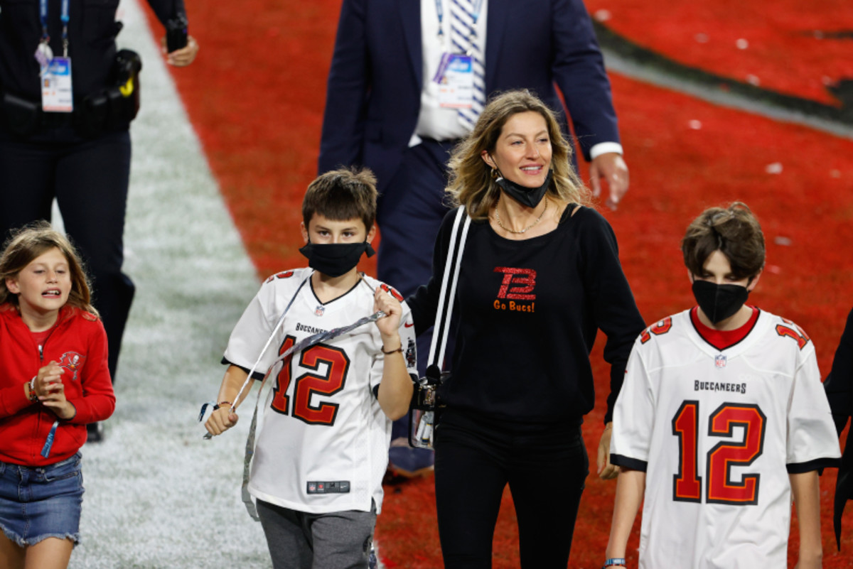 gisele at bucs game today