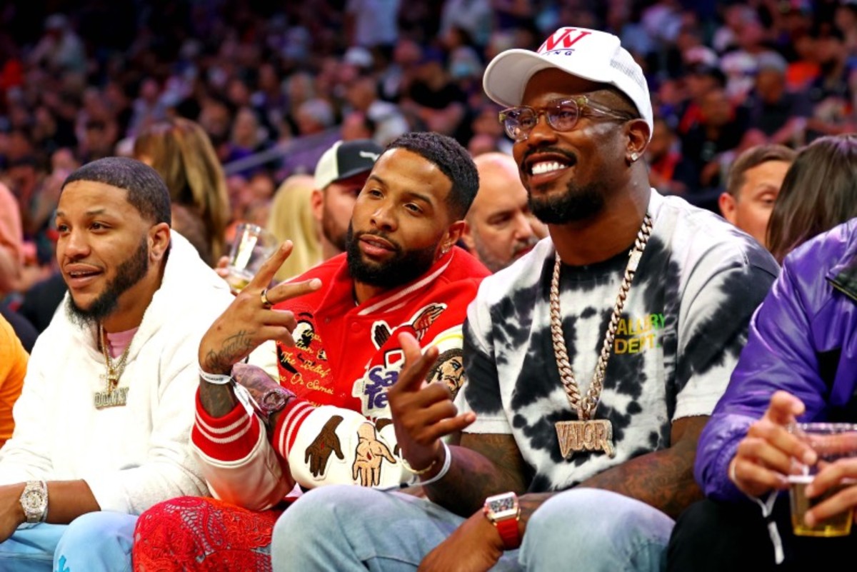 OBJ at Mavs Game With Parsons and Diggs