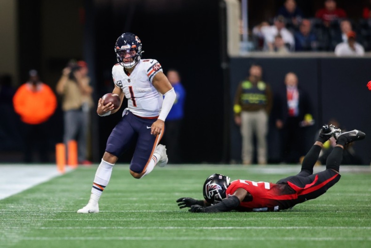 Bears Quarterback Justin Fields Reportedly Apologized To Teammates ...