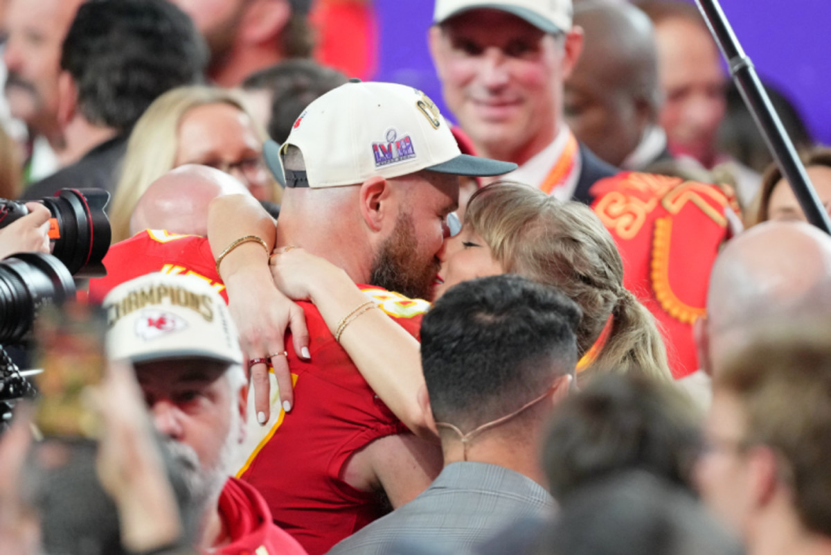 Kansas City Chiefs tight end Travis Kelce (87) kisses Recording artist Taylor Swift after winning Super Bowl LVIII against the San Francisco 49ers at Allegiant Stadium.