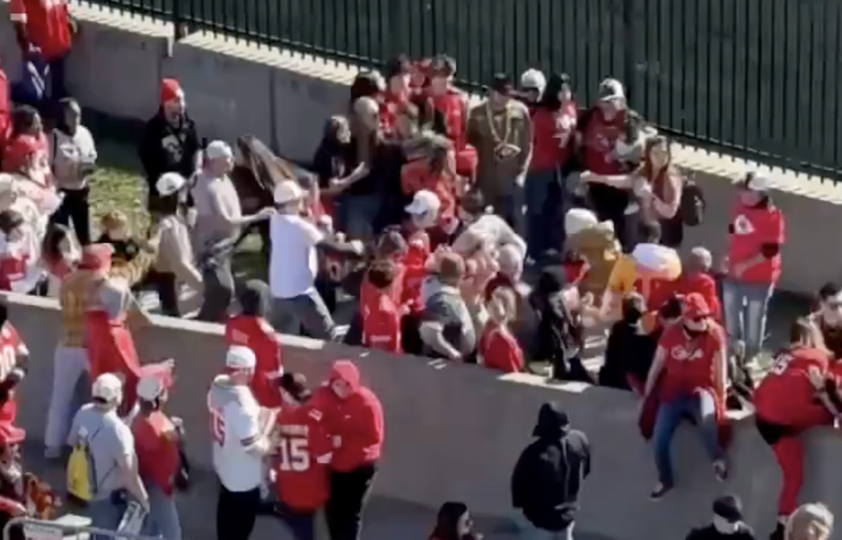 Heroic Chiefs Fans Tackle Shooter at Kansas City Super Bowl Parade ...