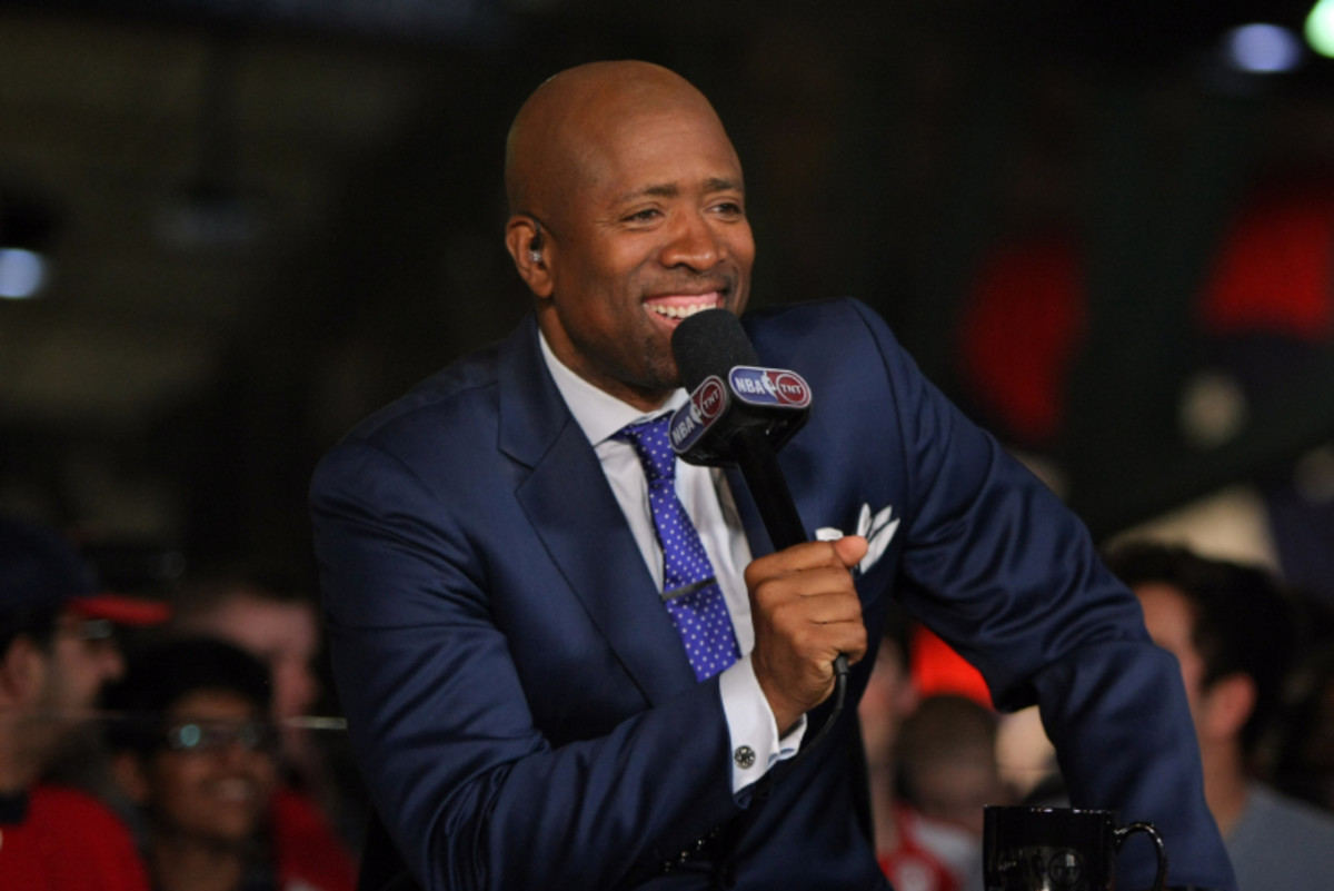 NBA Fans Slam Kenny Smith for Controversial Sabrina Ionescu Remarks ...