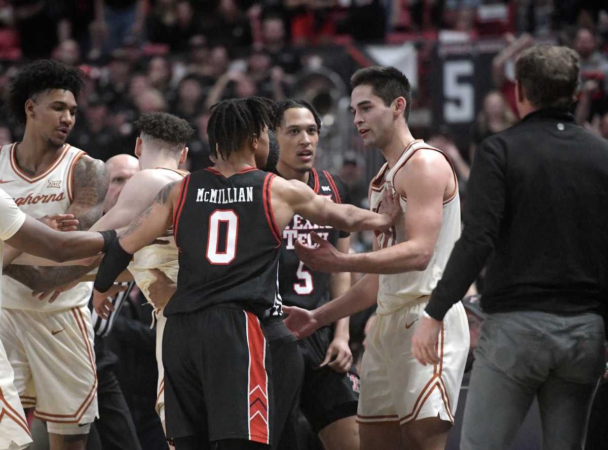 WATCH Texas Tech fans go ballistic, throw bottles on court after dirty play Athlon Sports