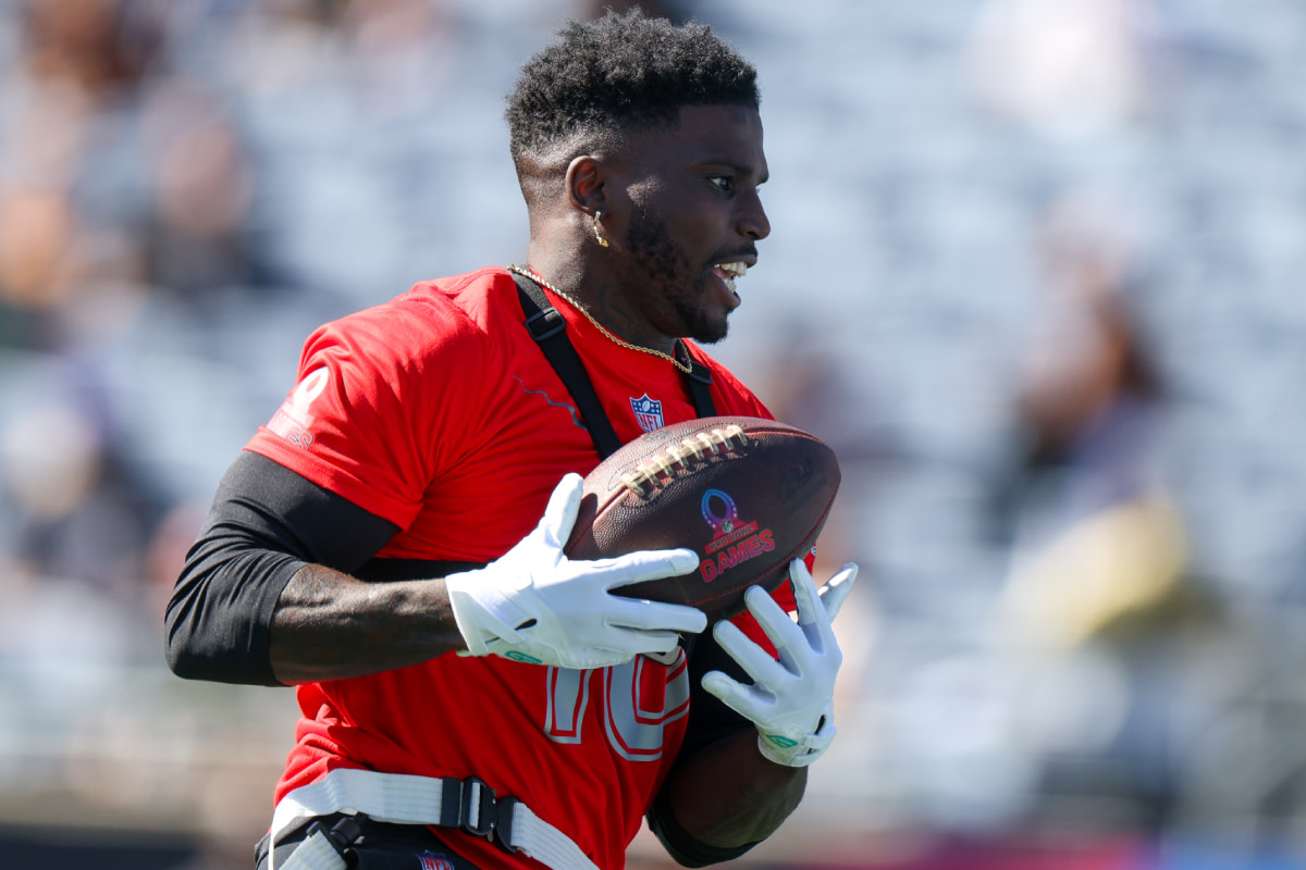 Tyreek Hill Wants Veteran NFL Wide Receiver to Join Him in Miami ...