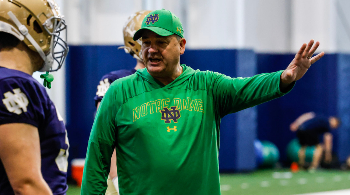 Notre Dame Offense Will Spread The Ball Around Under Mike Denbrock ...