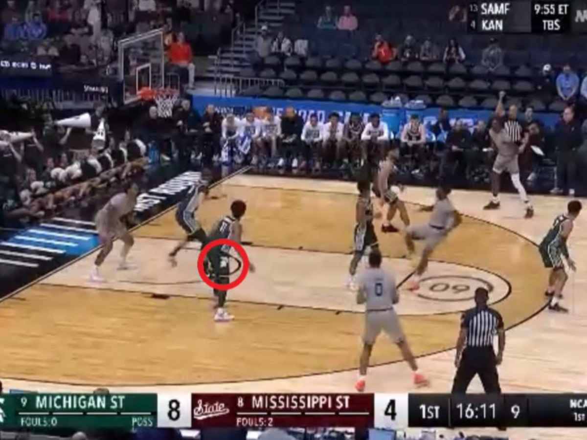 Michigan State Player's Wardrobe Mistake Goes Viral During 2024 NCAA  Tournament 