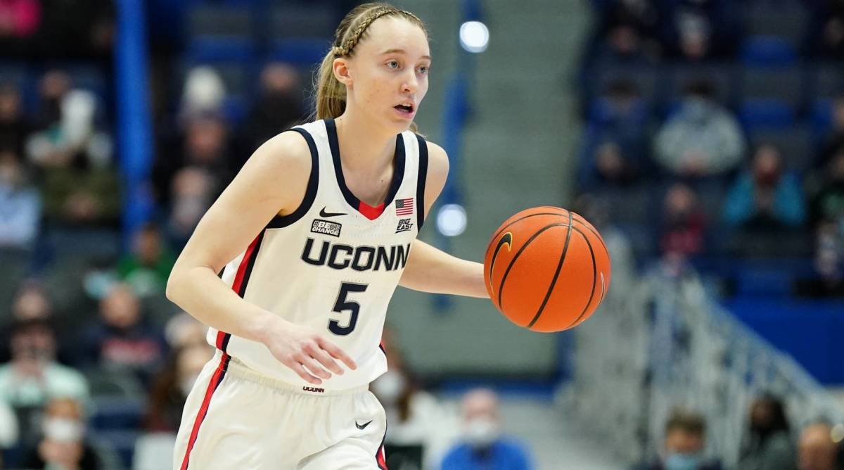 Paige Bueckers Going Viral For Insane T Shirt Toss At Wnba Game Paige Bueckers Going Viral For Insane T Shirt Toss At Wnba Game