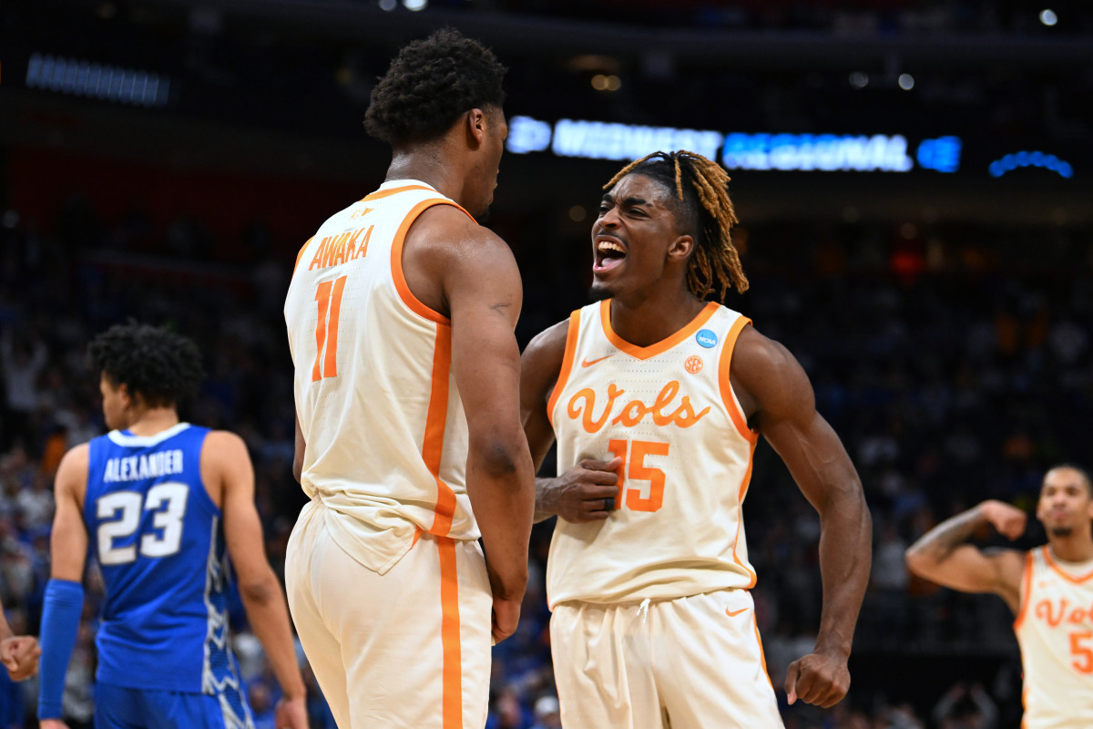 Tennessee Volunteers forward Tobe Awaka (11) and guard Jahmai Mashack (15).