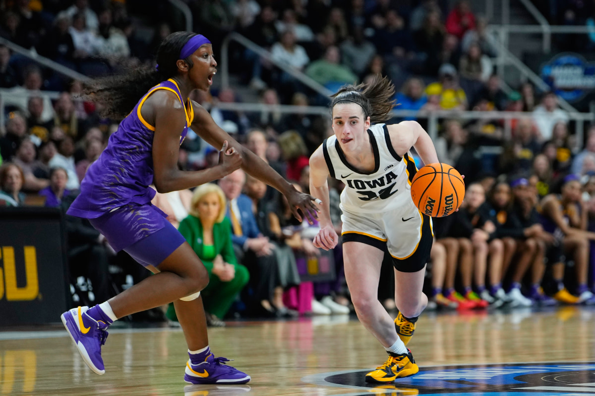 Iowa Hawkeyes guard Caitlin Clark (22) controls the ball against LSU Lady Tigers guard Flau'jae Johnson (4) in the fourth quarter in the finals of the Albany Regional in the 2024 NCAA Tournament at MVP Arena.