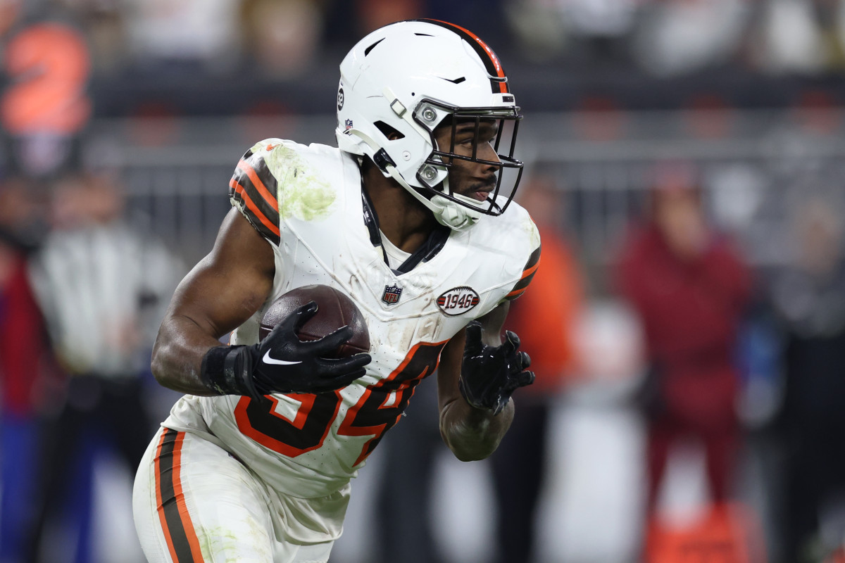 Dec 28, 2023; Cleveland, Ohio, USA; Cleveland Browns running back Jerome Ford (34) runs the ball during the second half against the New York Jets at Cleveland Browns Stadium. Mandatory Credit: Scott Galvin-USA TODAY Sports