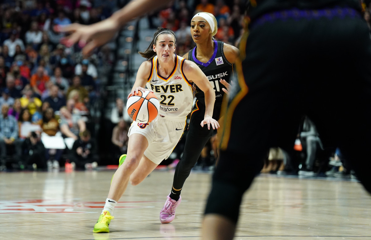 May 14, 2024; Uncasville, Connecticut, USA; Indiana Fever guard Caitlin Clark (22) returns the ball against Connecticut Sun guard DiJonai Carrington (21) in the first quarter at Mohegan Sun Arena.