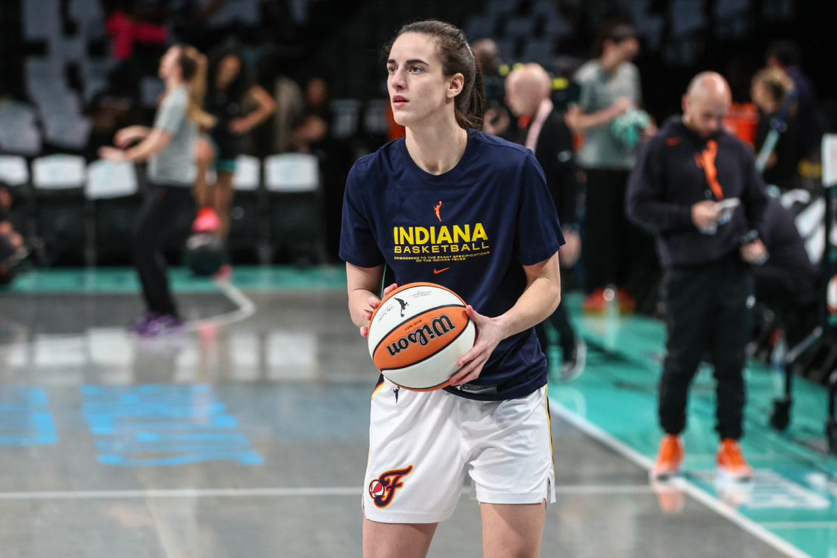 Indiana Fever guard Caitlin Clark (22) warms up prior to the game against the New York Liberty at Barclays Center. 