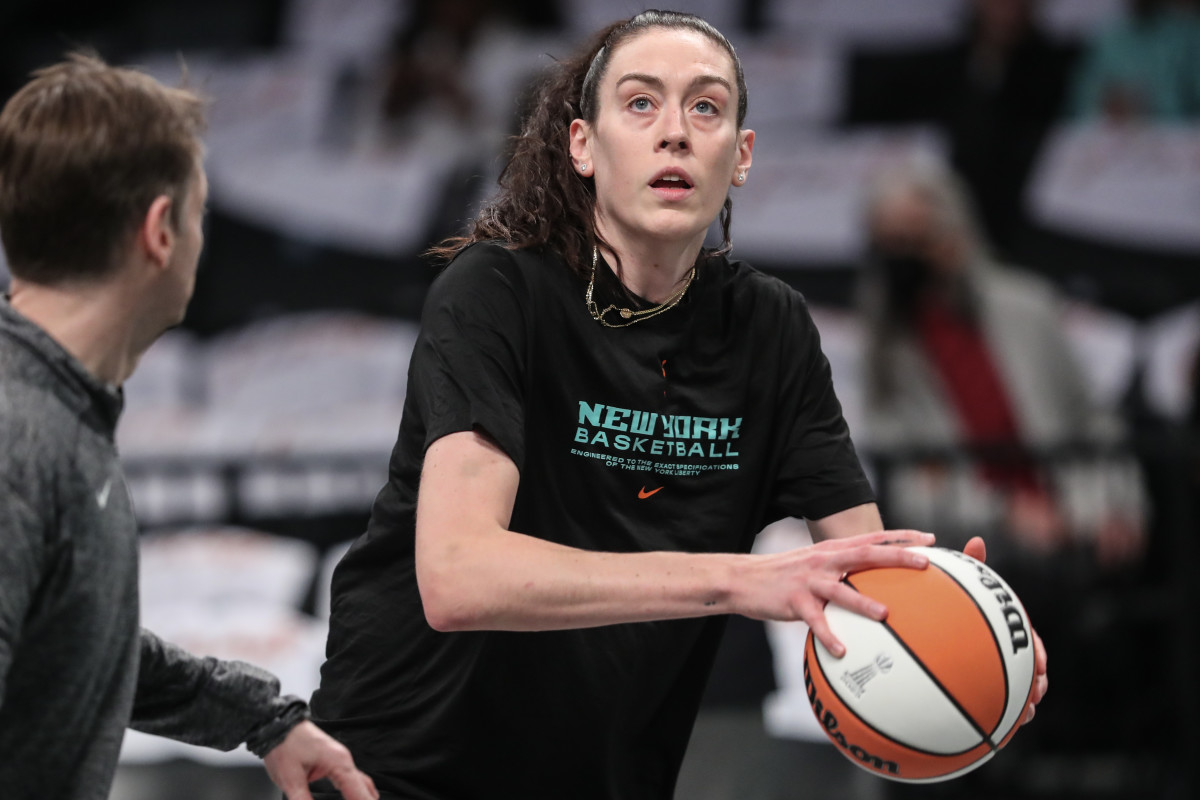 Wnba Fans Roasting Breanna Stewart Over Performance Vs. Angel Reese 