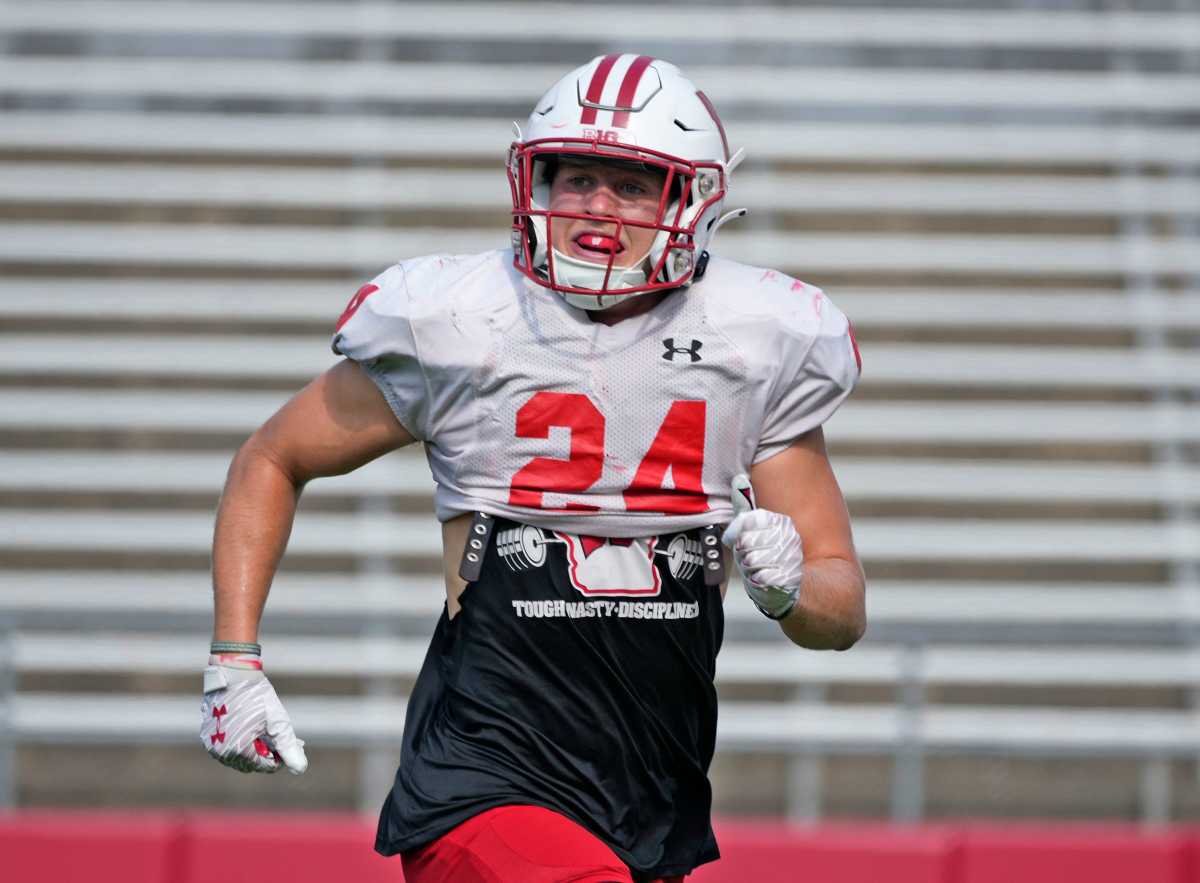 Badgers Duo Named to College Football 2024 AllAmerica Team Athlon Sports