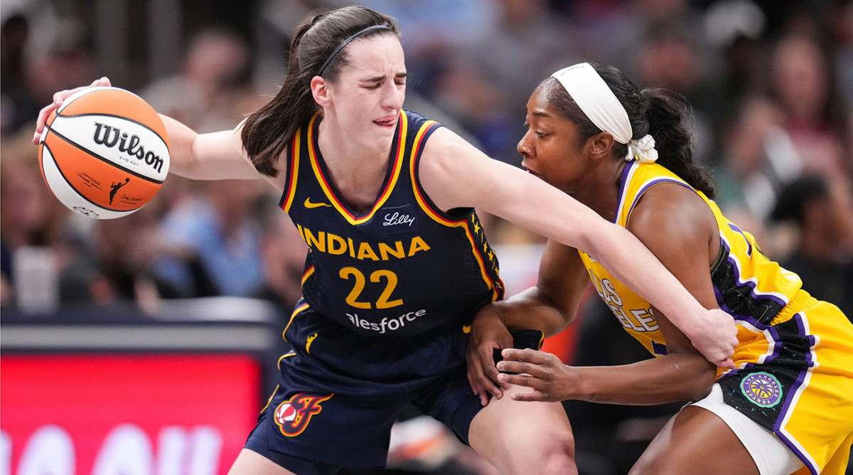 Caitlin Clark Claims Unfair Treatment From Refs at WNBA Level - Athlon  Sports