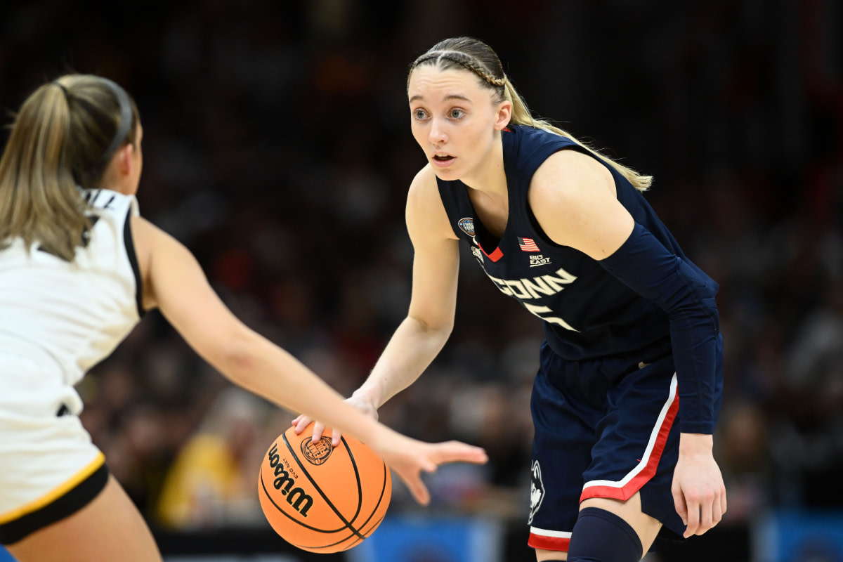 Paige Bueckers is Going Viral After UConn Social Media Photos Emerge -  Athlon Sports