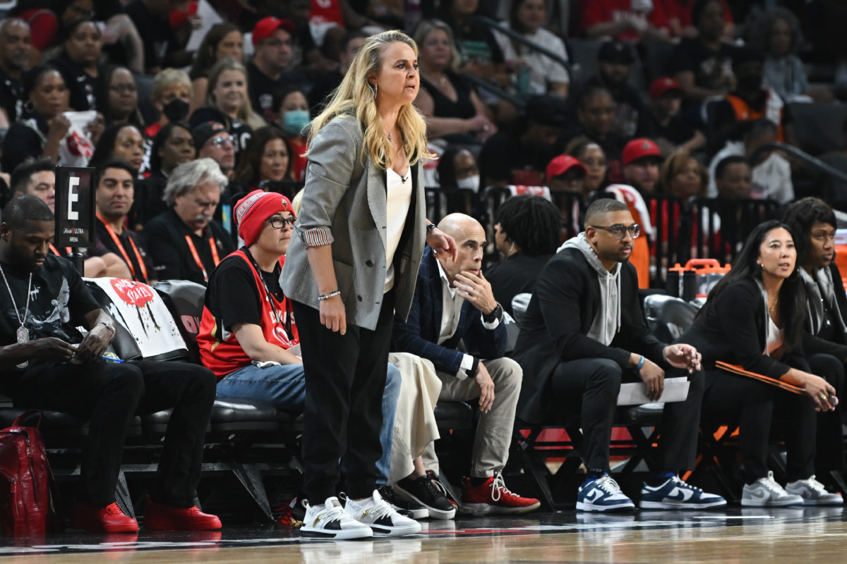 Becky Hammon Reveals Honest Opinion Of Paige Bueckers - Athlon Sports