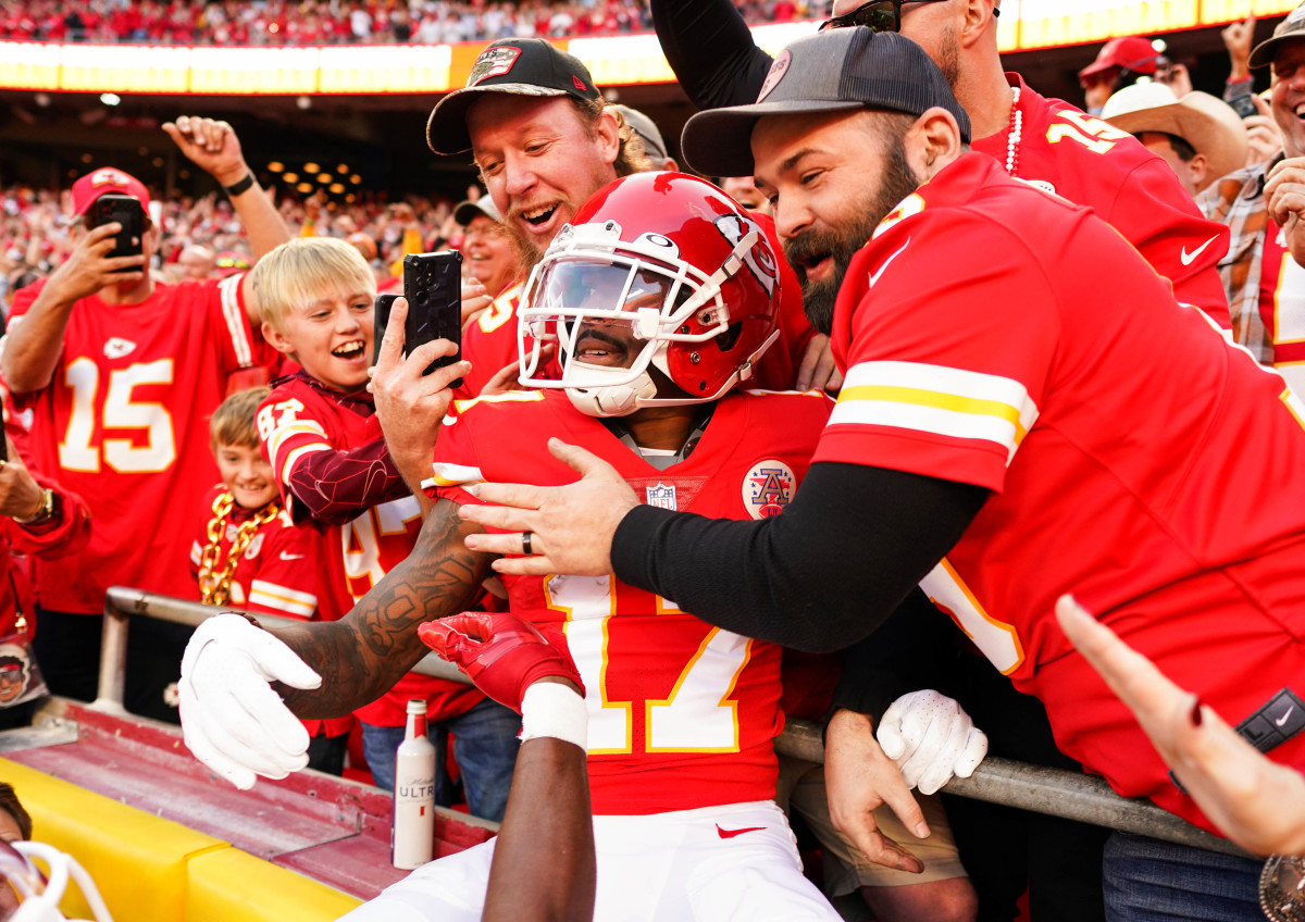 NFL Fans Roasting Chiefs' Wide Receiver Signing After Brutal Offseason ...