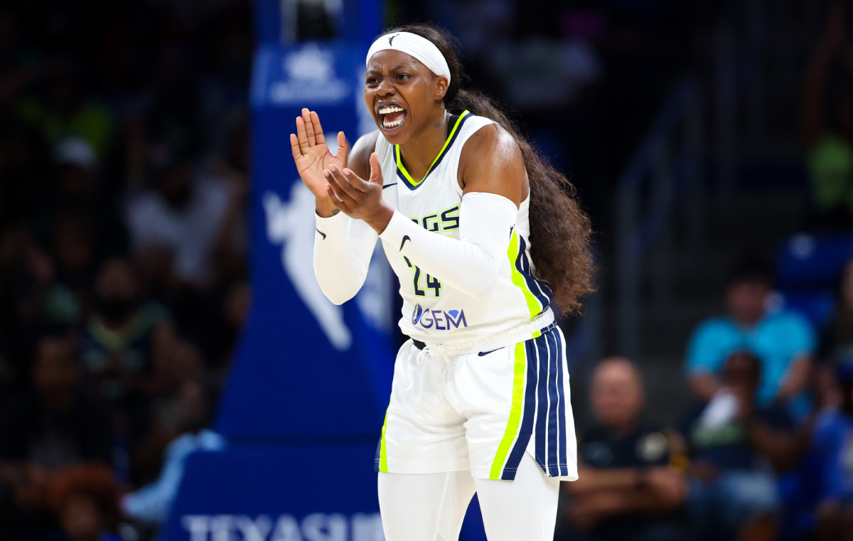 Caitlin Clark Issues Eye-Opening Review Of Arike Ogunbowale's WNBA All ...