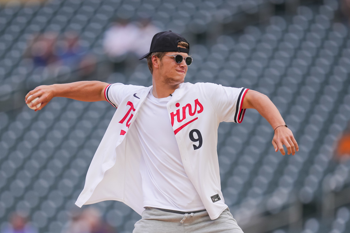 Vikings Rookies McCarthy, Turner Throw Embarrassing First Pitches At ...