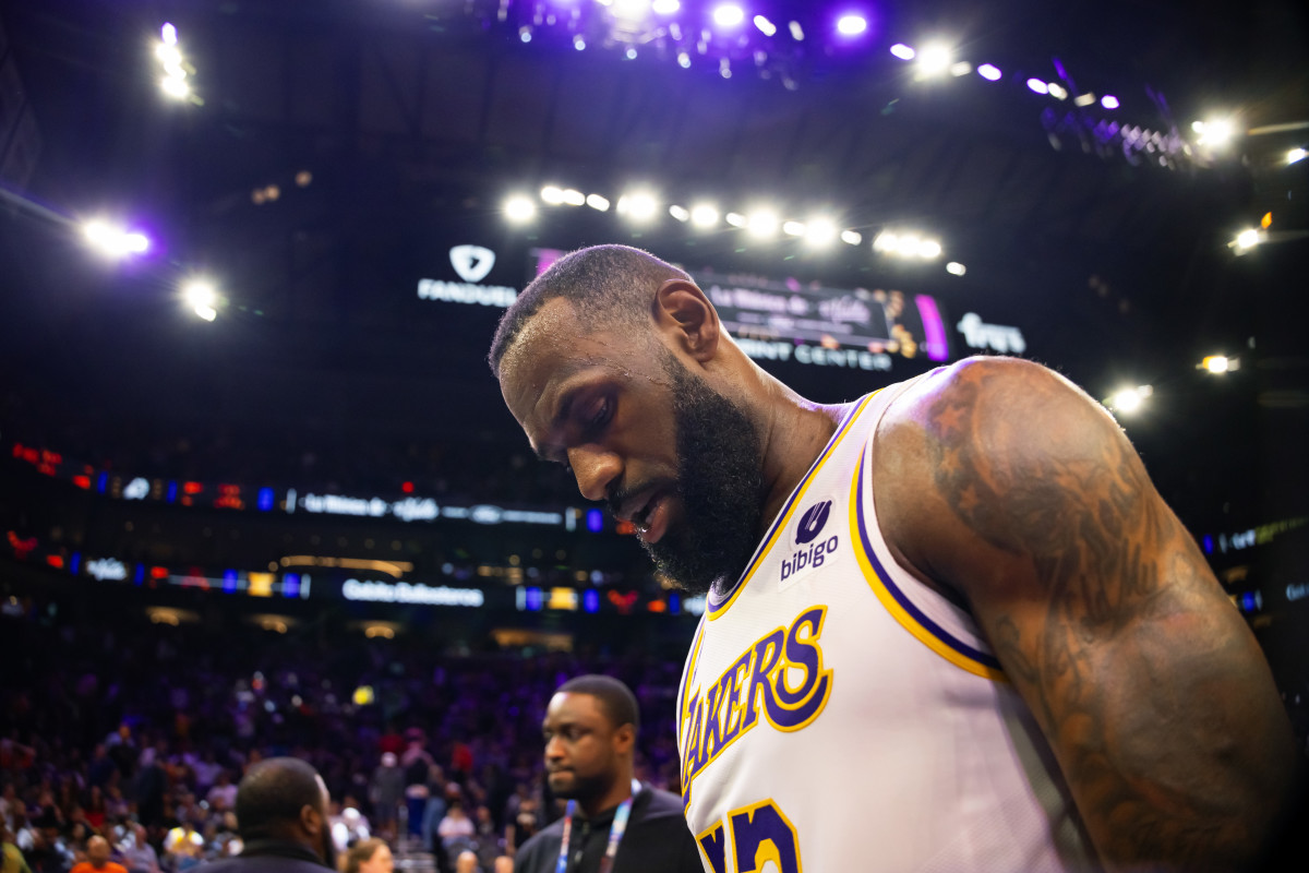 Former NFL Player Hits LeBron James With Wild Lakers Accusation ...