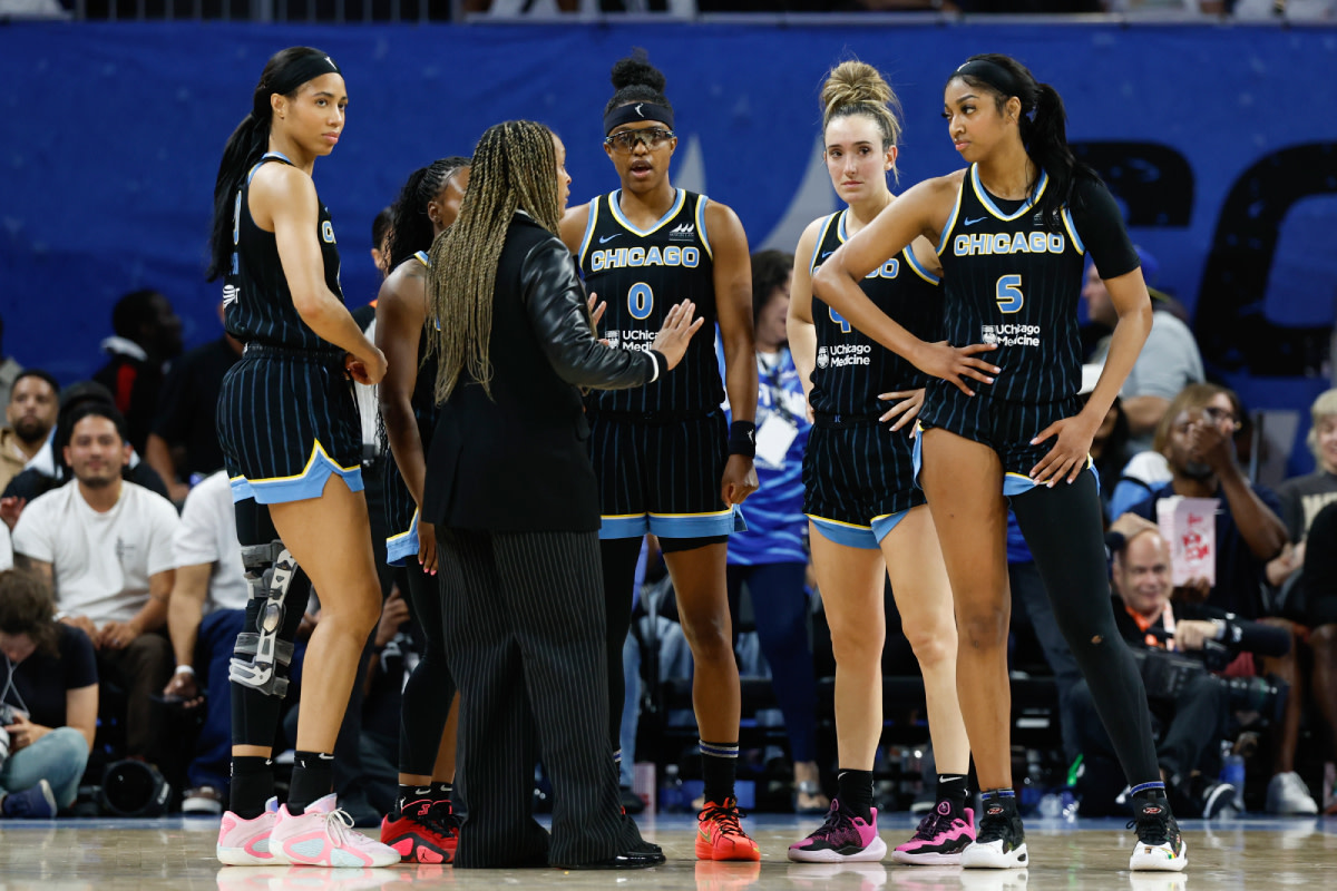 Chicago Sky head coach Teresa Weatherspoon talks to her team during the second half of a basketball game against the Indiana Fever at Wintrust Arena.