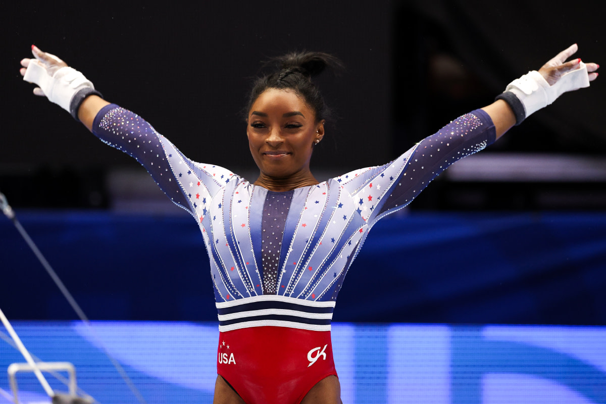 Simone Biles' Mind-Blowing Highlights From Friday Night Are Going Viral ...