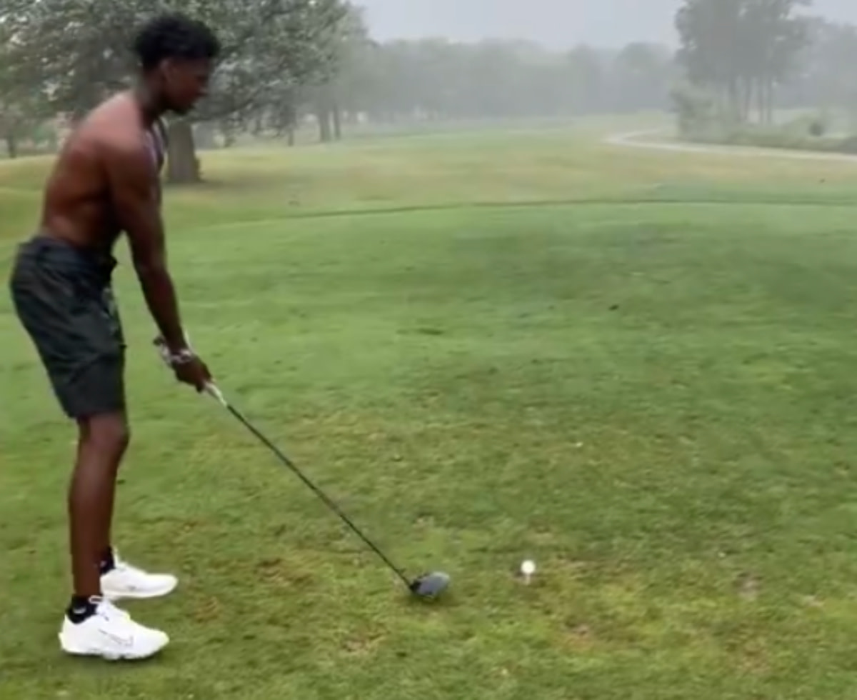 NFL Star Stuns Fans with Impressive Shirtless Golf Skills in Viral ...