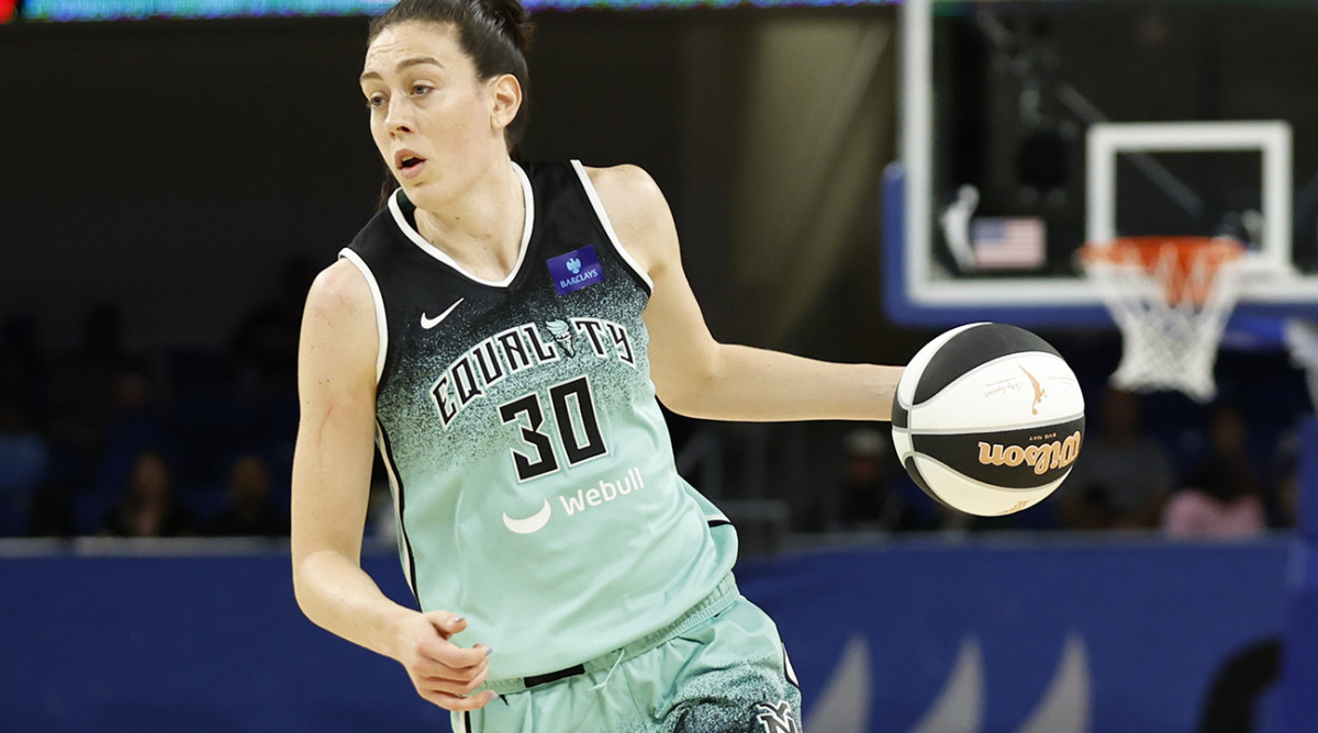 New York Liberty forward Breanna Stewart brings the ball up court against the Chicago Sky at Wintrust Arena on June 4, 2024.