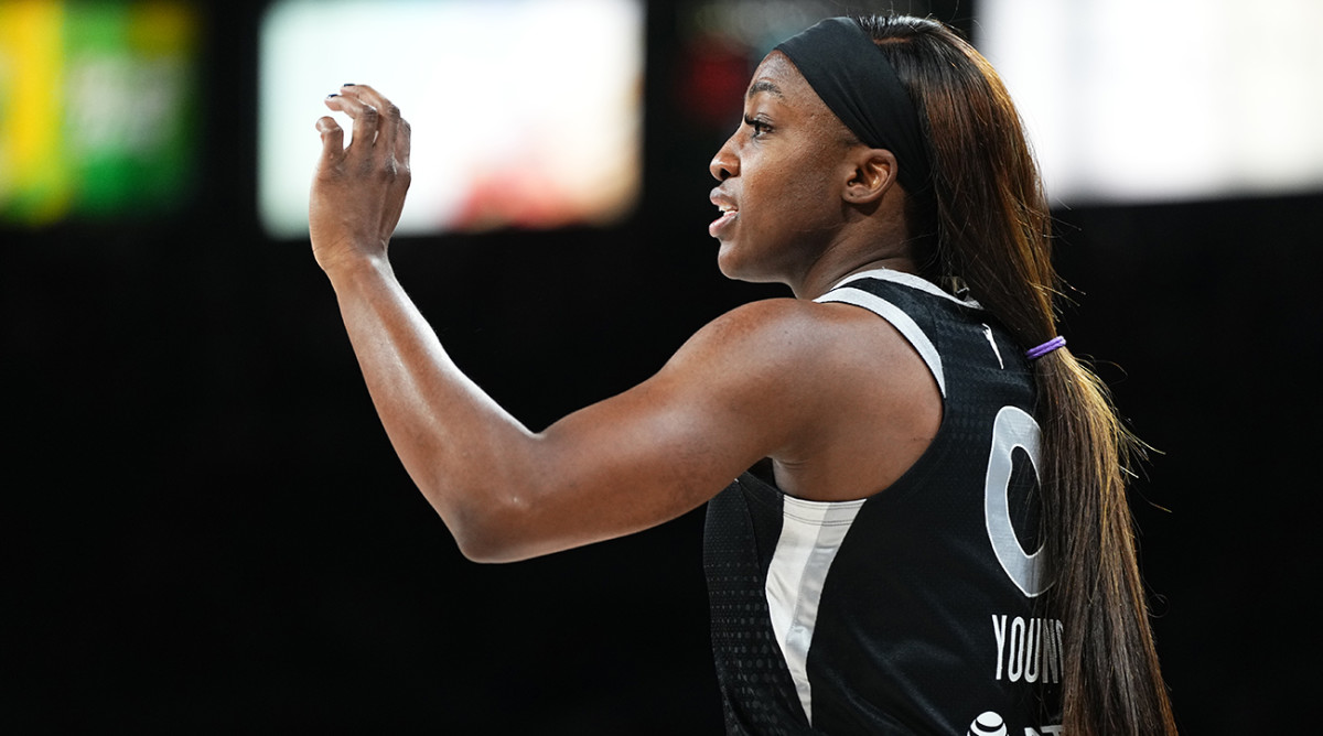 Jackie Young of the Las Vegas Aces sets the play during her team’s game against the Phoenix Mercury at Michelob ULTRA Arena on May 21, 2024.