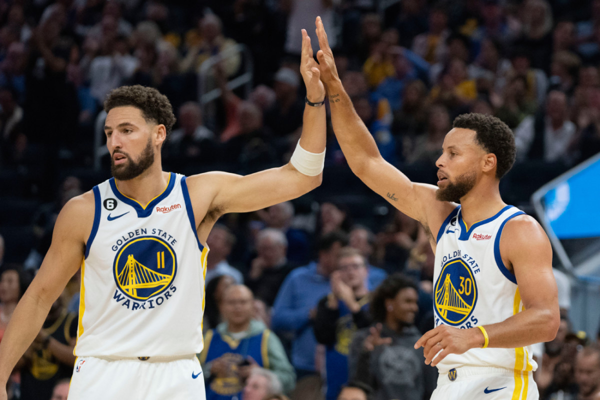 Golden State Warriors guard Klay Thompson (11) high-fives guard Stephen Curry (30) against the Los Angeles Lakers during the second quarter at Chase Center.