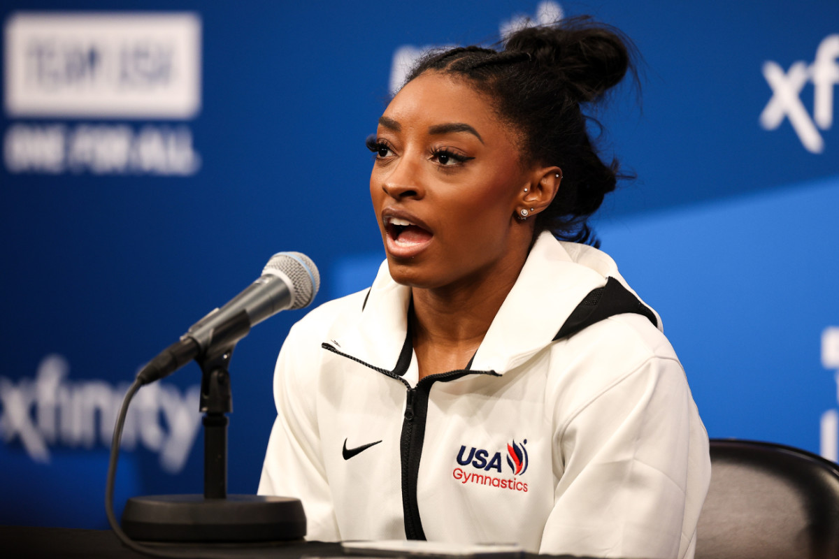 U.S. Gymnastics Legend Defends Simone Biles After 'Hateful' Fan Remark