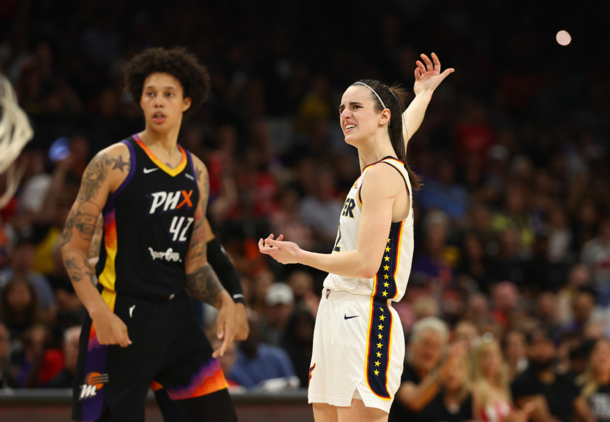 Indiana Fever guard Caitlin Clark (22) against Phoenix Mercury center Brittney Griner (42) during a WNBA game at Footprint Center.