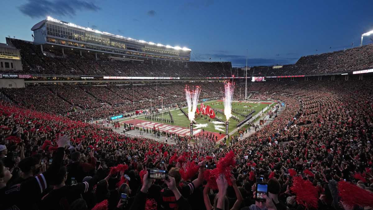 Top 10 Largest College Football Stadiums By Capacity For 2024 - Athlon ...