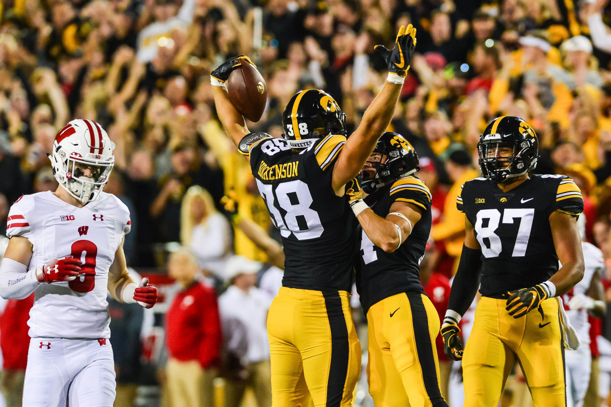 T.J. Hockenson Reluctantly Predicts Wisconsin Badgers to Beat Iowa ...