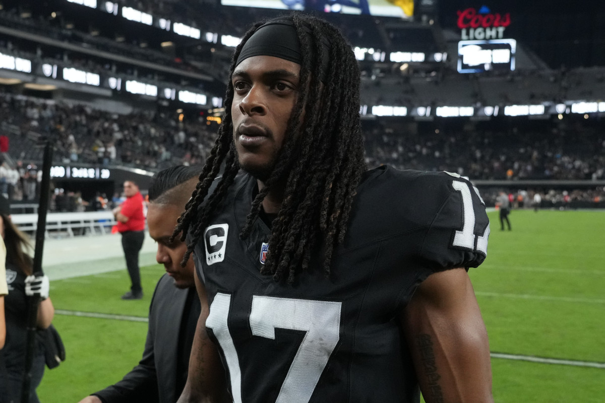 Raiders Trade Pitch by NFL Fans Nets All-Pro Pass Rusher in Exchange for Davante  Adams - Athlon Sports